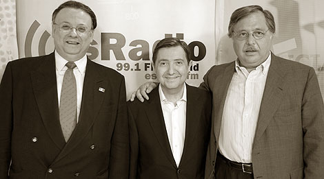 Los locutores César Vidal, Federico Jiménez Losantos y Luis Herrero. Fotografía de elmundo.es