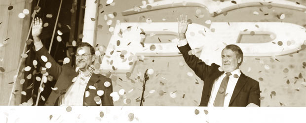 Mariano Rajoy y Jaime Mayor Oreja celebrando la victoria en Génova. elpa