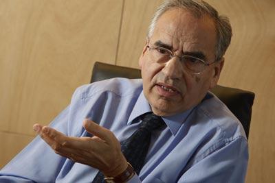 A falta de foto caminando... Fotografía de Alfonso Guerra. De Público.es