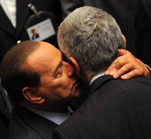 Berlusconi con el líder de la Unión de Centro. elpais.com Berlusconi con el líder de la Unión de Centro. elpais.com